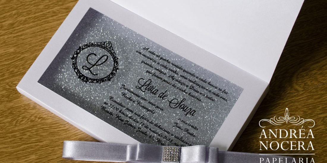 Convite de debutante de caixaConvite de Debutante com Gliter Prata