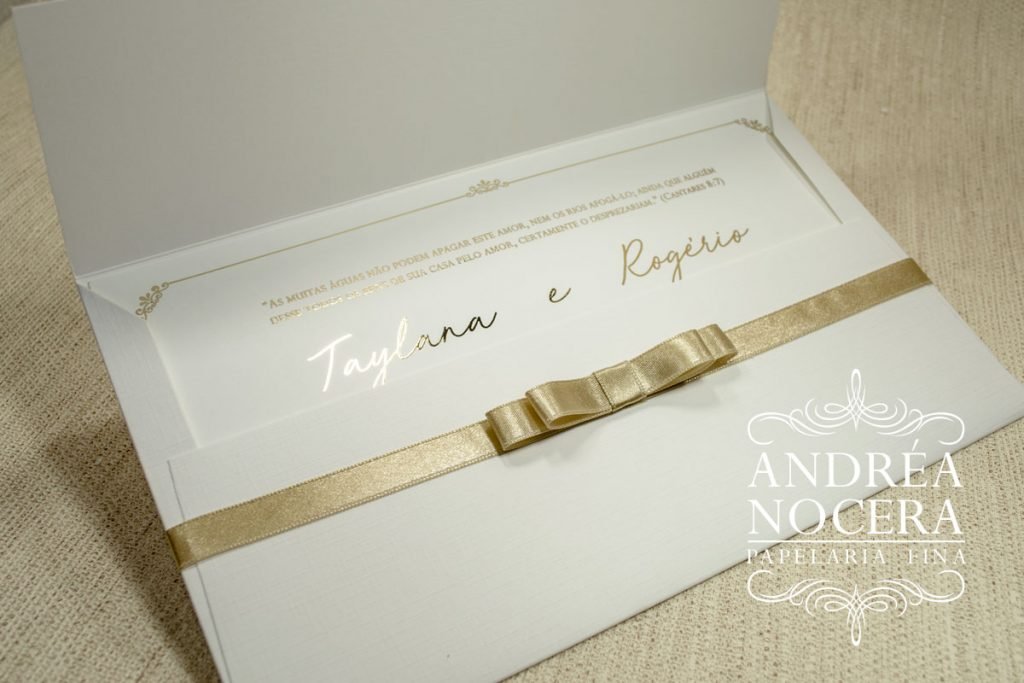Convite de Casamento com Impressão em Hot-Stamping Dourado