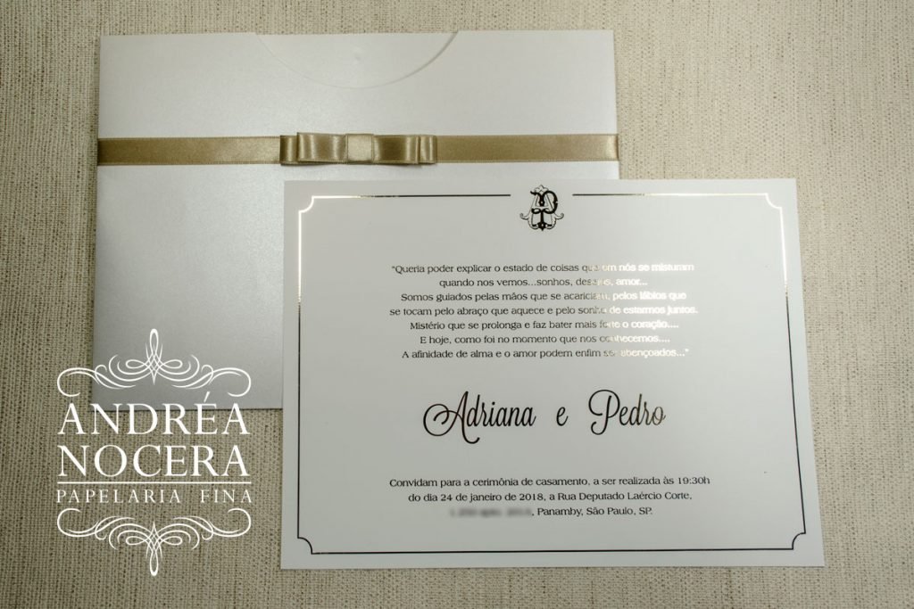 Convite de Casamento com impressão em hot-stamping dourado