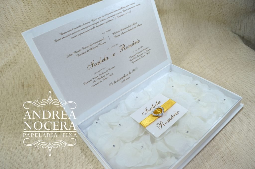 Convite Box com pétalas Brancas