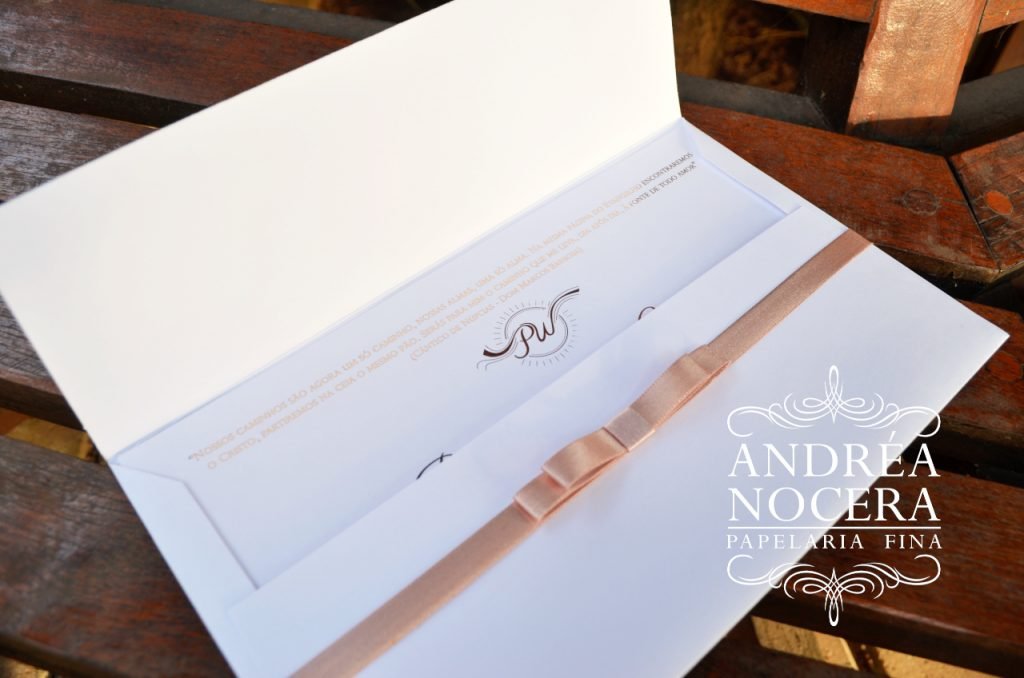 Convite Clássico Branco com Impressão Rosê Gold