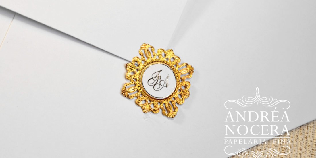 Convite de Casamento Branco com Pingente