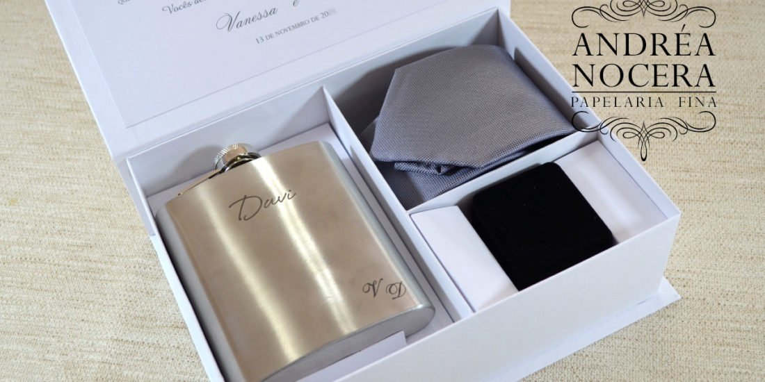 Convite para Padrinhos com Cantil Gravata e Caixinha com joia