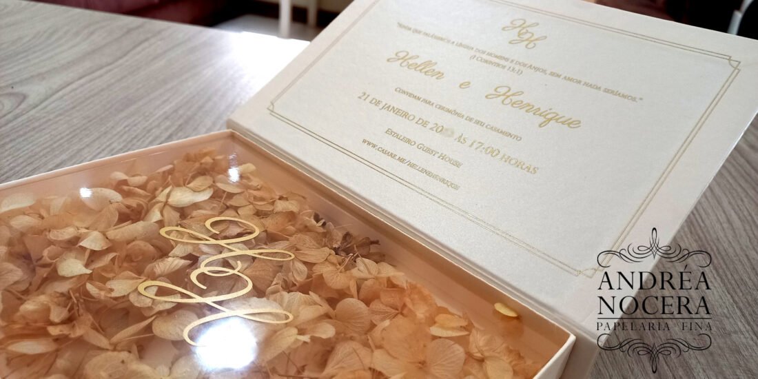 Convite de Casamento Marfim com Hortênsias Desidratadas